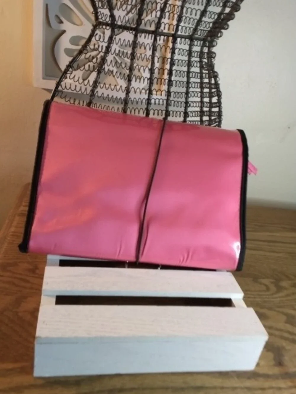 Victorias Secret compact pink